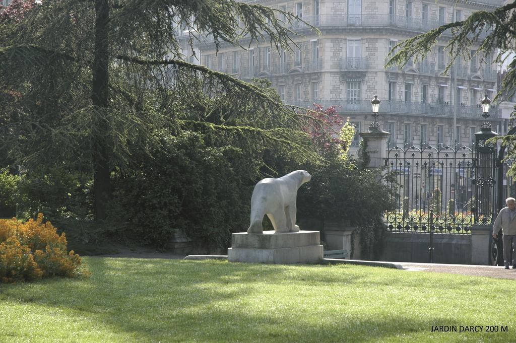 Hotel Montchapet Dijon Centre Bagian luar foto