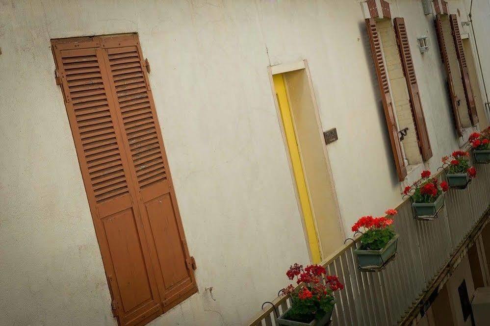 Hotel Montchapet Dijon Centre Bagian luar foto